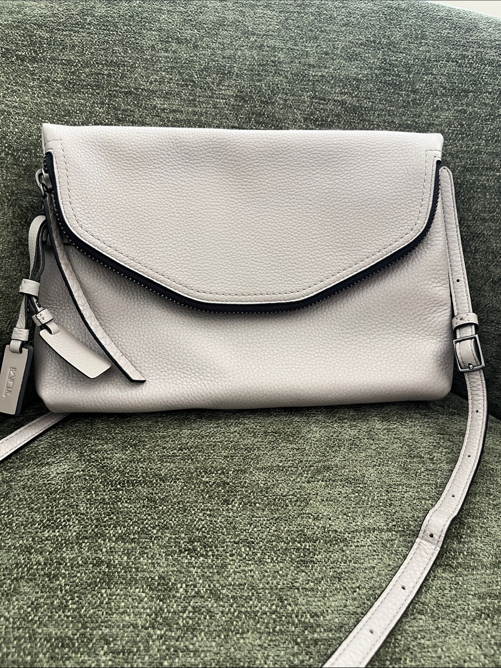 TUMI Noho Chrystie E/W Crossbody gray